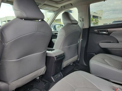 2022 Toyota Highlander - Photo 14