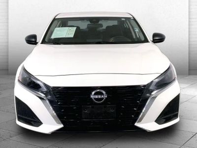 2025 Nissan Altima — side profile view