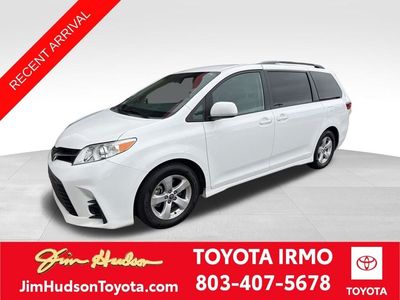 2020 Toyota Sienna LE - Photo 1