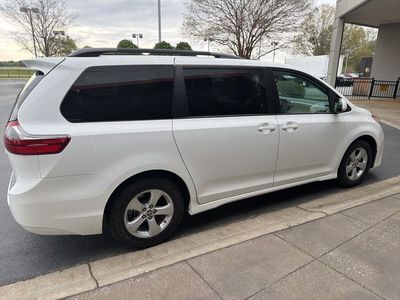 2020 Toyota Sienna LE - Photo 4