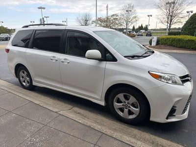 2020 Toyota Sienna LE - Photo 2