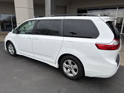 2020 Toyota Sienna LE - Photo 5