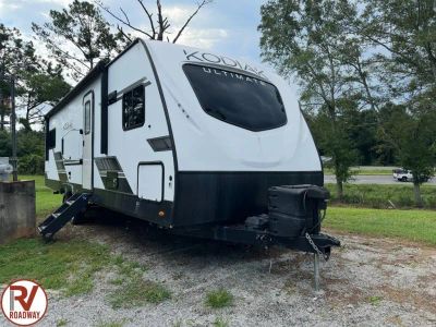2022 Kodiak Ultimate 2921FKDS — front three-quarter view