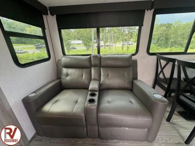 2022 Kodiak Ultimate 2921FKDS — photo 12 view