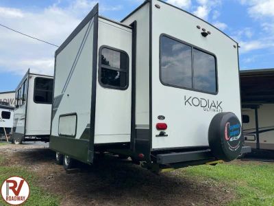 2022 Kodiak Ultimate 2921FKDS — detail view