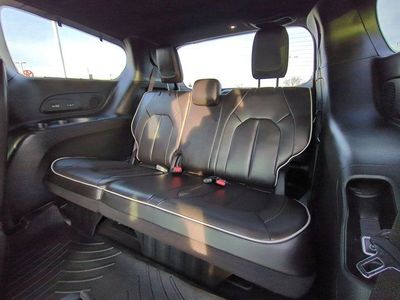 2023 Chrysler Pacifica — photo 17 view
