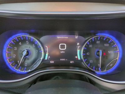2023 Chrysler Pacifica — photo 11 view