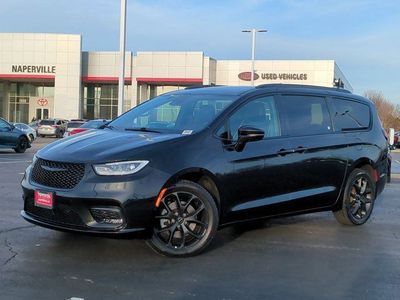 2023 Chrysler Pacifica — side profile view