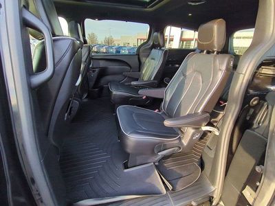 2023 Chrysler Pacifica — photo 16 view