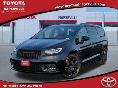 2023 Chrysler Pacifica Limited — front three-quarter view