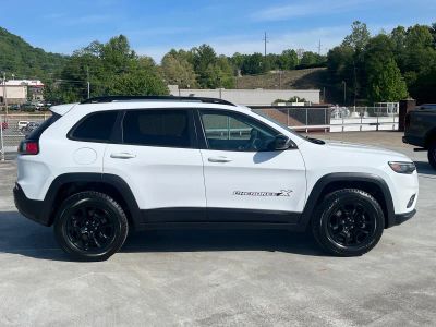 2022 Jeep Cherokee — side profile view