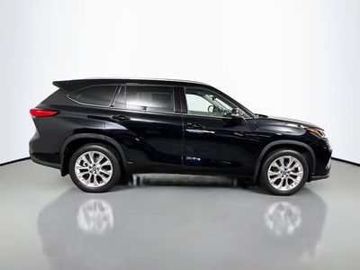 2023 Toyota Highlander - Photo 2