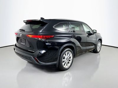 2023 Toyota Highlander - Photo 3