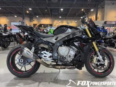 2015 BMW S 1000 R — front three-quarter view