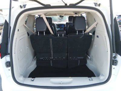 2024 Chrysler Pacifica — photo 11 view