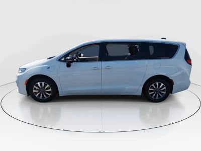 2024 Chrysler Pacifica — interior view