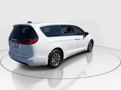 2024 Chrysler Pacifica — photo 7 view