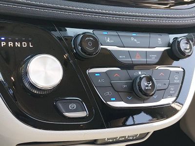 2024 Chrysler Pacifica — photo 21 view