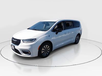2024 Chrysler Pacifica — rear three-quarter view