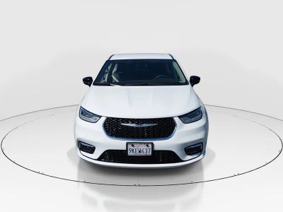 2024 Chrysler Pacifica — side profile view