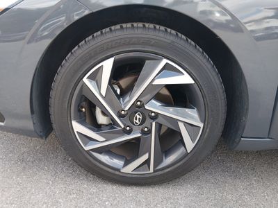 2024 Hyundai Elantra — photo 10 view
