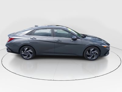 2024 Hyundai Elantra — photo 8 view