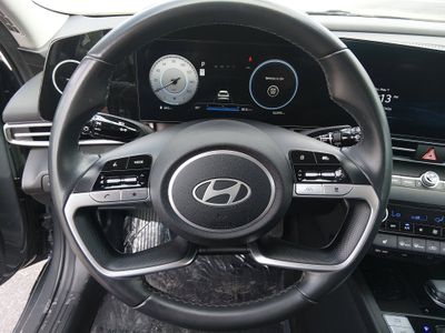 2024 Hyundai Elantra — photo 12 view