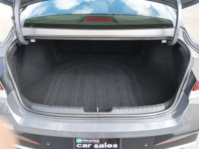 2024 Hyundai Elantra — photo 11 view