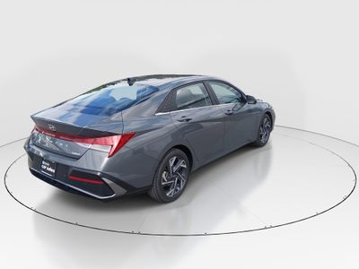 2024 Hyundai Elantra — photo 7 view