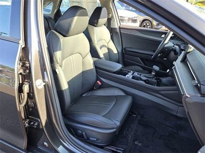 2025 Kia K5 - Photo 12