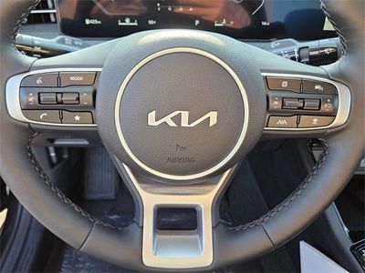 2025 Kia K5 - Photo 21