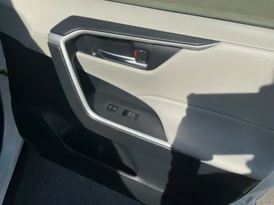 2022 Toyota RAV4 - Photo 21