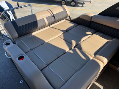 2025 Barletta Lusso L23UA - Photo 2