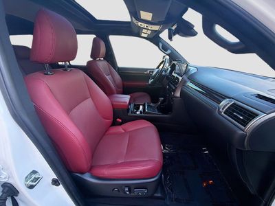 2023 Lexus GX — photo 32 view