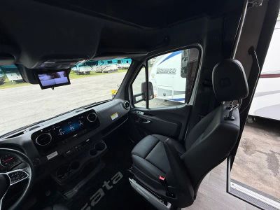 2022 Dynamax RV Isata 3 — detail view