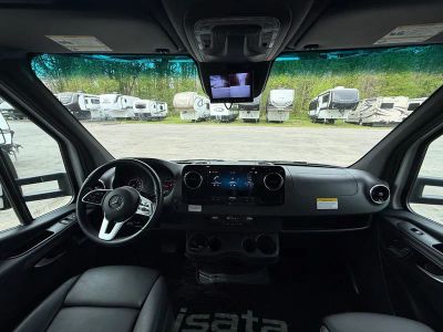 2022 Dynamax RV Isata 3 — photo 7 view