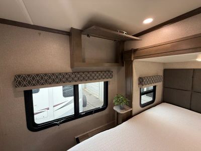 2022 Dynamax RV Isata 3 — photo 25 view