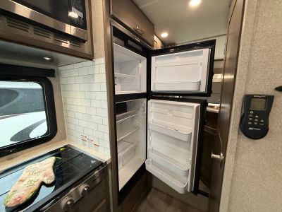 2022 Dynamax RV Isata 3 — photo 15 view