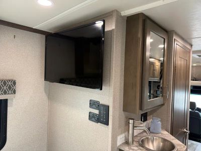 2022 Dynamax RV Isata 3 — photo 27 view