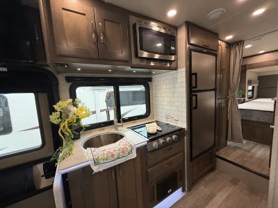 2022 Dynamax RV Isata 3 — photo 12 view