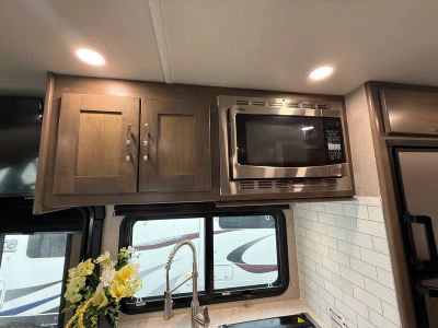 2022 Dynamax RV Isata 3 — photo 13 view