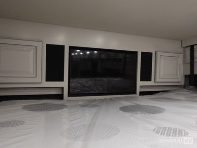 2026 Fleetwood Discovery - Photo 13