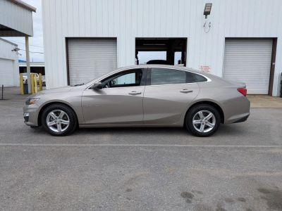 2025 Chevrolet Malibu - Photo 2
