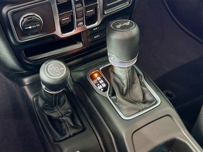 2025 Jeep Wrangler - Photo 16