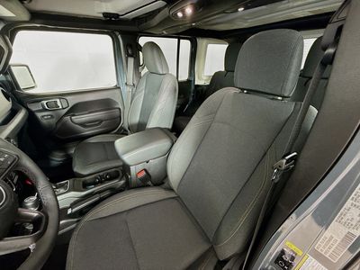 2025 Jeep Wrangler - Photo 21