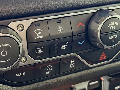 2025 Jeep Wrangler - Photo 19