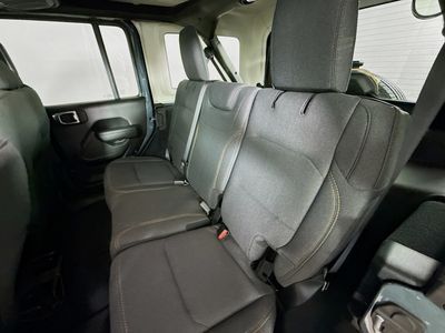 2025 Jeep Wrangler - Photo 24