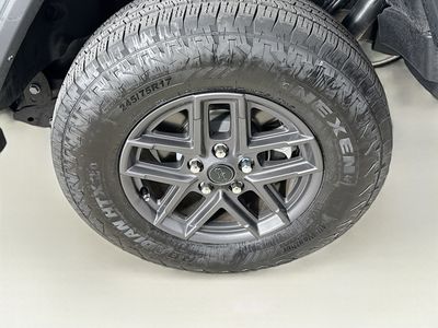 2025 Jeep Wrangler - Photo 32