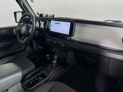 2025 Jeep Wrangler - Photo 31