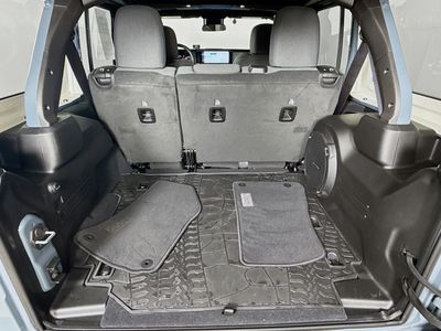2025 Jeep Wrangler - Photo 28